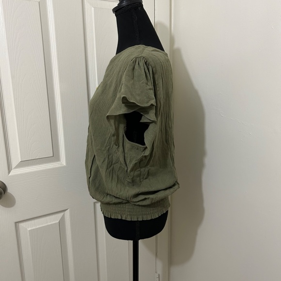 Michael Kors Olive Green Flutter Sleeve Blouse With Gold Zipper Size Large - Picture 2 of 6